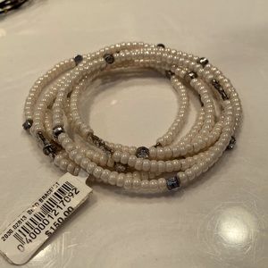 Seasonal whisper pearl bracelet